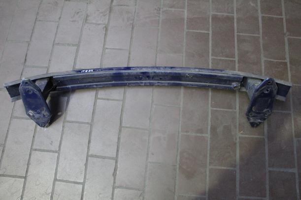 Foto: VERSTÄRKUNG VORN eines Fiat Panda 1.2