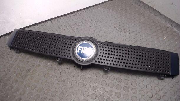 Foto: KÜHLERGRILL eines Fiat Panda 1.2