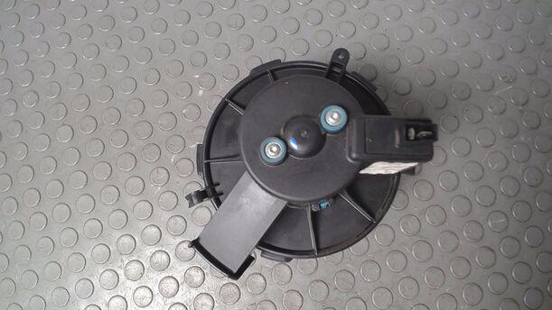 Foto: HEIZUNGSGEBLÄSE eines Peugeot 307 HDi SW 110