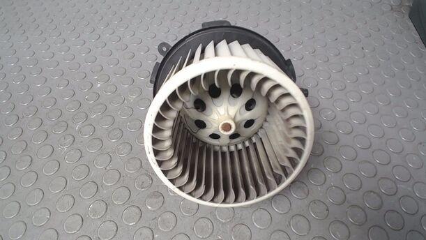Foto: HEIZUNGSGEBLÄSE eines Peugeot 307 HDi SW 110