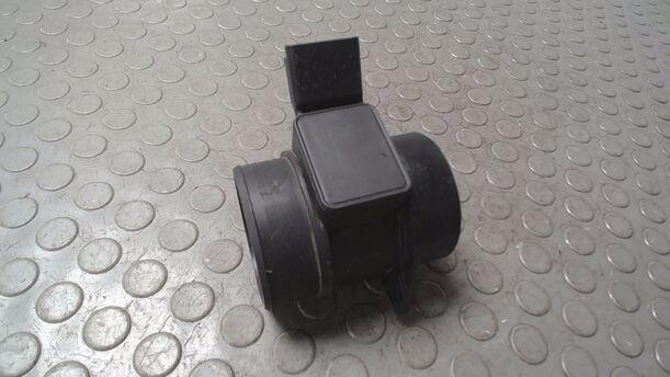 Foto: LUFTMASSENMESSER SIEMENS eines Peugeot 307 HDi SW 110
