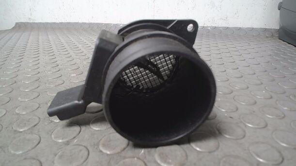 Foto: LUFTMASSENMESSER SIEMENS eines Peugeot 307 HDi SW 110