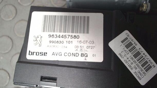 Foto: FENSTERHEBER ELEKTRISCH VORN LINKS eines Peugeot 307 HDi SW 110