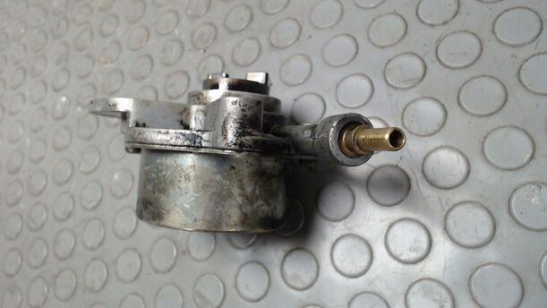 Foto: VAKUUMPUMPE eines Peugeot 307 HDi SW 110