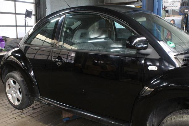 Foto: TÜR VORN RECHTS eines VW New Beetle 2.0