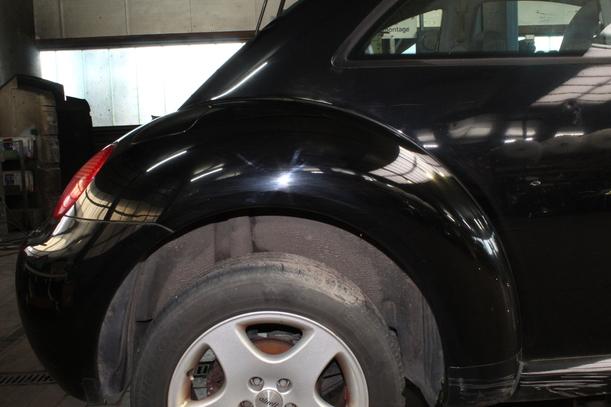 Foto: KOTFLÜGEL HINTEN RECHTS eines VW New Beetle 2.0