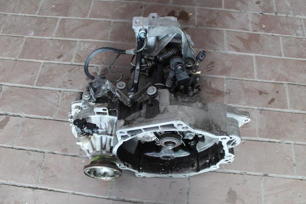 Foto: SCHALTGETRIEBE 5-GANG eines VW New Beetle 2.0