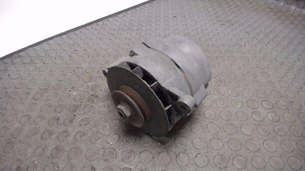 Foto: LICHTMASCHINE (SEITLICHER STECKER) eines Opel Rekord e LS