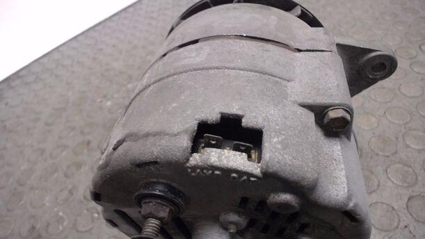 Foto: LICHTMASCHINE (SEITLICHER STECKER) eines Opel Rekord e LS