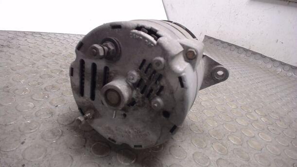 Foto: LICHTMASCHINE (SEITLICHER STECKER) eines Opel Rekord e LS