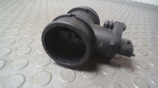 Foto: LUFTMASSENMESSER BOSCH eines Opel Agila 1.2 16 V LS