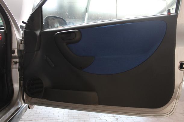 Foto: TÜR RECHTS ( 2/3 TÜRER ) eines Opel Corsa 1.2 16V LS