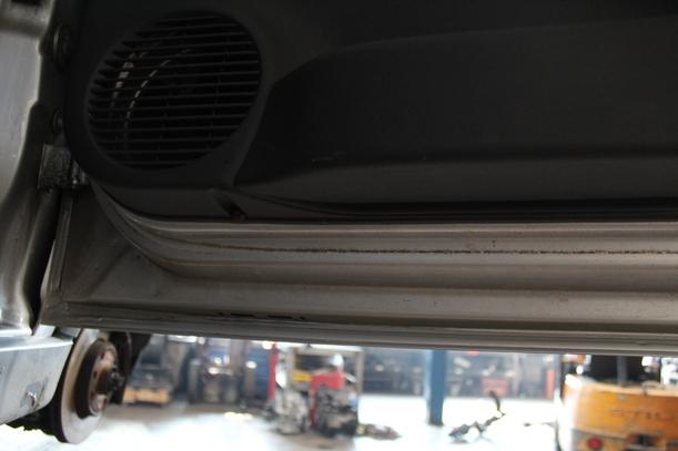 Foto: TÜR RECHTS ( 2/3 TÜRER ) eines Opel Corsa 1.2 16V LS