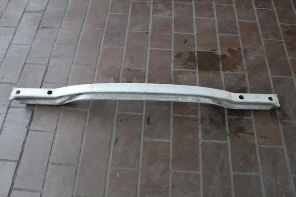 Foto: VERSTÄRKUNG HINTEN eines Opel Corsa 1.2 16V LS