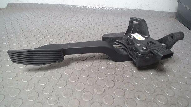 Foto: GASPEDAL eines Opel Corsa 1.2 16V LS