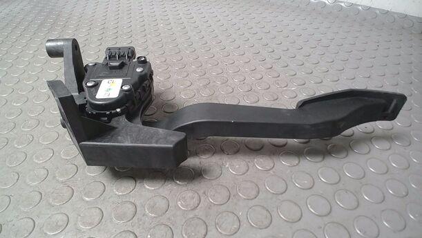 Foto: GASPEDAL eines Opel Corsa 1.2 16V LS
