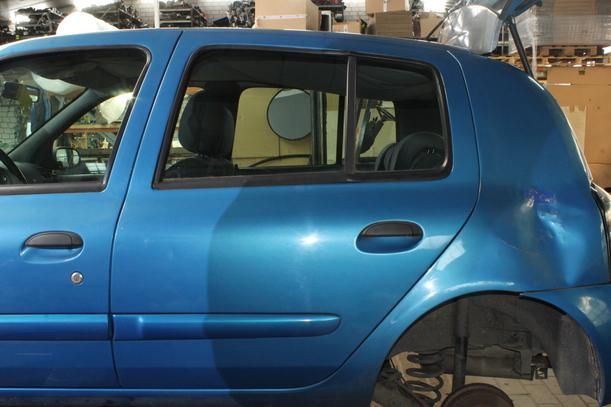 Foto: TÜR HINTEN LINKS ( AUSFÜHRUNG BIS 2007 ) eines Renault Clio 1.2 16V