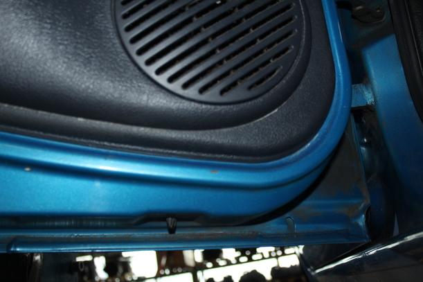 Foto: TÜR HINTEN LINKS ( AUSFÜHRUNG BIS 2007 ) eines Renault Clio 1.2 16V