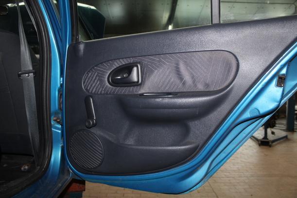 Foto: TÜR HINTEN RECHTS ( AUSFÜHRUNG BIS 2007 ) eines Renault Clio 1.2 16V