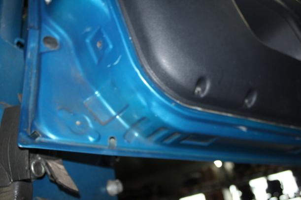 Foto: TÜR VORN LINKS ( 4/5 TÜRER / AUSF. BIS 2007 ) eines Renault Clio 1.2 16V