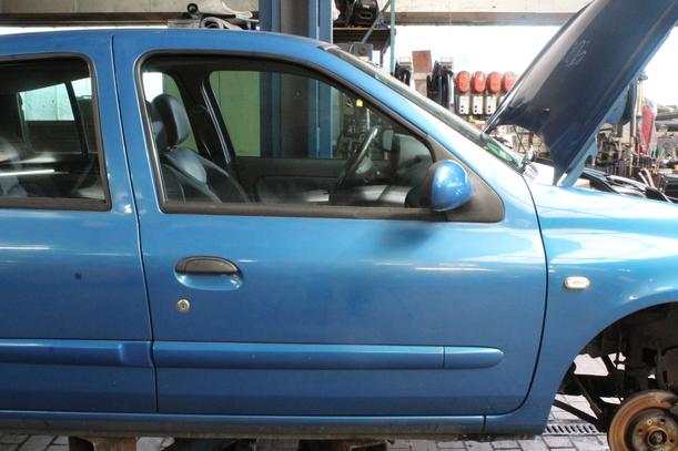 Foto: TÜR VORN RECHTS ( 4/5 TÜRER / AUSF. BIS 2007 ) eines Renault Clio 1.2 16V