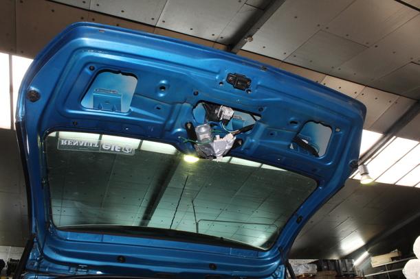 Foto: HECKKLAPPE/ HECKDECKEL ( FACELIFT AB 2001 ) eines Renault Clio 1.2 16V