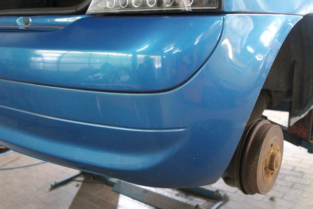 Foto: STOSSFÄNGER/ STOßSTANGE HINTEN ( FACELIFT AB 2001 ) eines Renault Clio 1.2 16V