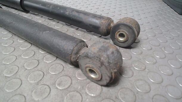 Foto: STOSSDÄMPFERPAAR HINTEN eines Renault Clio 1.2 16V
