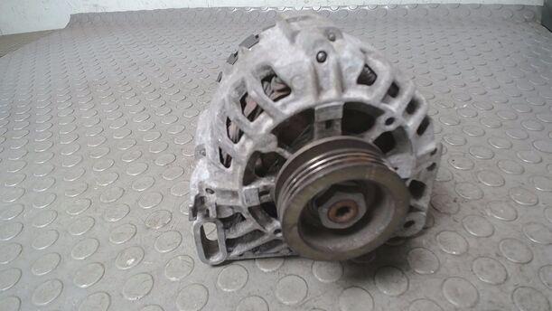 Foto: LICHTMASCHINE eines Renault Clio 1.2 16V