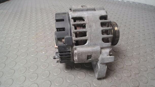 Foto: LICHTMASCHINE eines Renault Clio 1.2 16V
