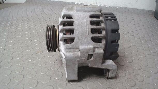 Foto: LICHTMASCHINE eines Renault Clio 1.2 16V