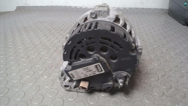 Foto: LICHTMASCHINE eines Renault Clio 1.2 16V