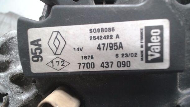 Foto: LICHTMASCHINE eines Renault Clio 1.2 16V