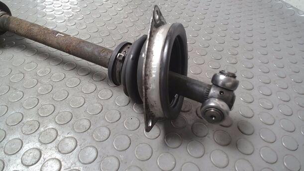 Foto: ANTRIEBSWELLE LINKS ( ABS ) eines Renault Clio 1.2 16V