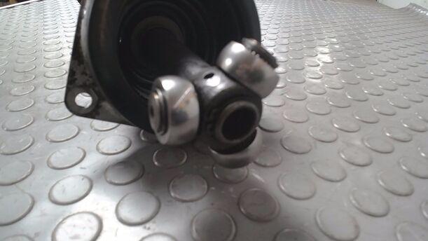 Foto: ANTRIEBSWELLE LINKS ( ABS ) eines Renault Clio 1.2 16V