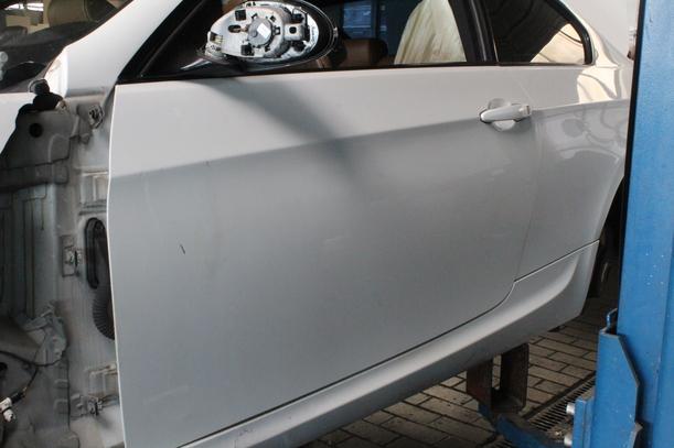 Foto: TÜR LINKS ( COUPE/ OHNE SCHEIBE ) eines BMW 335d Coupe Aut.