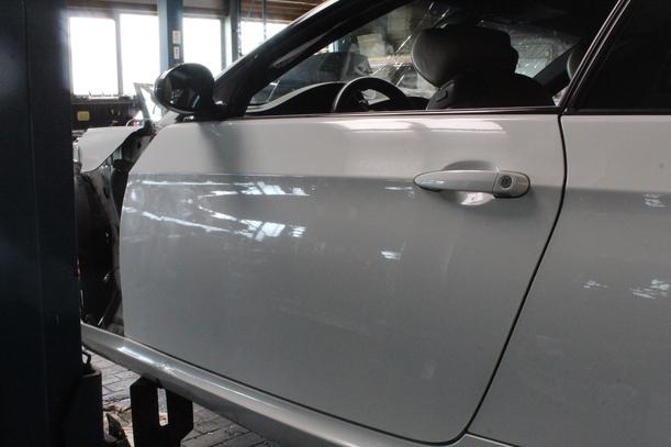 Foto: TÜR LINKS ( COUPE/ OHNE SCHEIBE ) eines BMW 335d Coupe Aut.