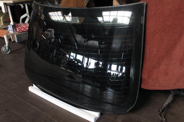Foto: HECKSCHEIBE ( COUPE/ MIT TÖNUNGSFOLIE ) eines BMW 335d Coupe Aut.