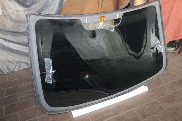 Foto: HECKSCHEIBE ( COUPE/ MIT TÖNUNGSFOLIE ) eines BMW 335d Coupe Aut.