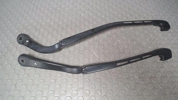 Foto: SCHEIBENWISCHERARME VORN eines BMW 335d Coupe Aut.