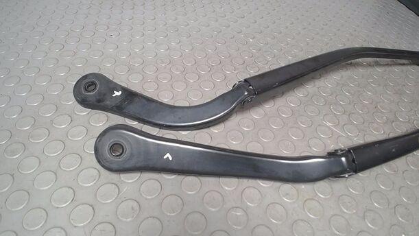 Foto: SCHEIBENWISCHERARME VORN eines BMW 335d Coupe Aut.