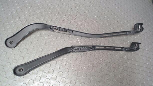 Foto: SCHEIBENWISCHERARME VORN eines BMW 335d Coupe Aut.