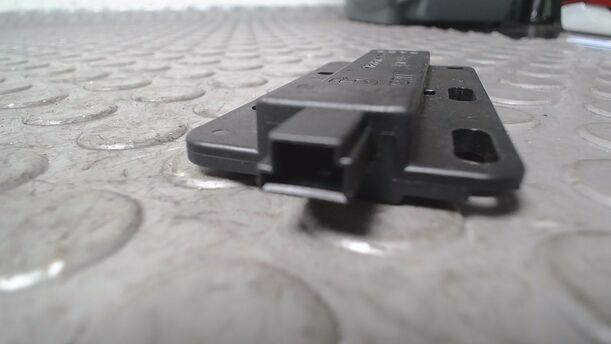 Foto: SENSOR KEYLESS GO/ ANTENNENVERSTÄRKER eines BMW 335d Coupe Aut.