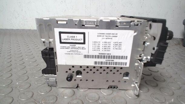 Foto: NAVI PROFESSIONAL/ CAR INFOTAINMENT COMPUTER eines BMW 335d Coupe Aut.