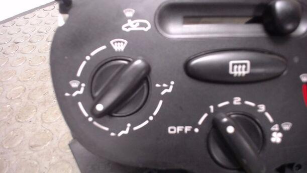 Foto: HEIZUNGSBETÄTIGUNG eines Peugeot 206+ 60
