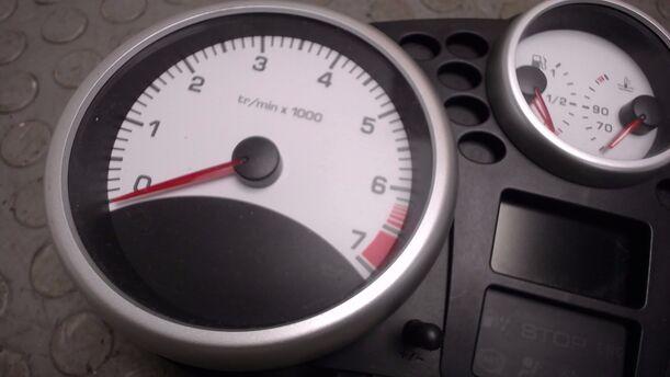 Foto: TACHOEINHEIT eines Peugeot 206+ 60