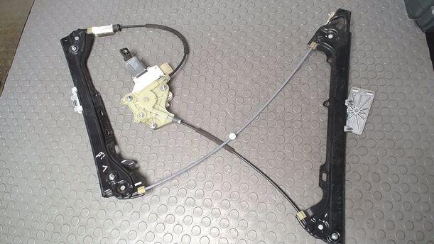 Foto: FENSTERHEBER ELEKTRISCH LINKS ( COUPE ) eines BMW 335d Coupe Aut.