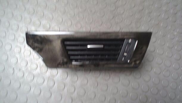 Foto: LÜFTUNGSGITTER/ BLENDE LINKS ( PAPPEL ) eines BMW 335d Coupe Aut.