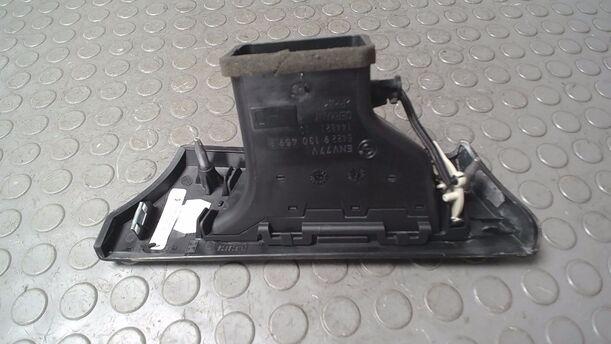 Foto: LÜFTUNGSGITTER/ BLENDE LINKS ( PAPPEL ) eines BMW 335d Coupe Aut.