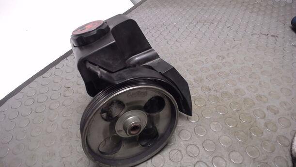 Foto: PUMPE SERVOLENKUNG / LENKGETRIEBEPUMPE eines Peugeot 206+ 60